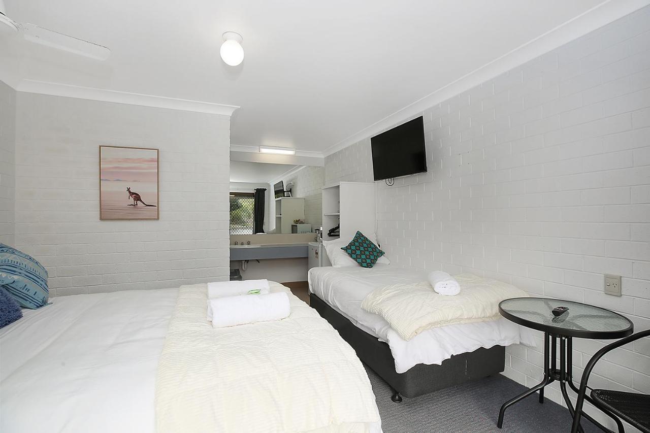 61 Ocean Road Motel Skenes Creek Exterior photo