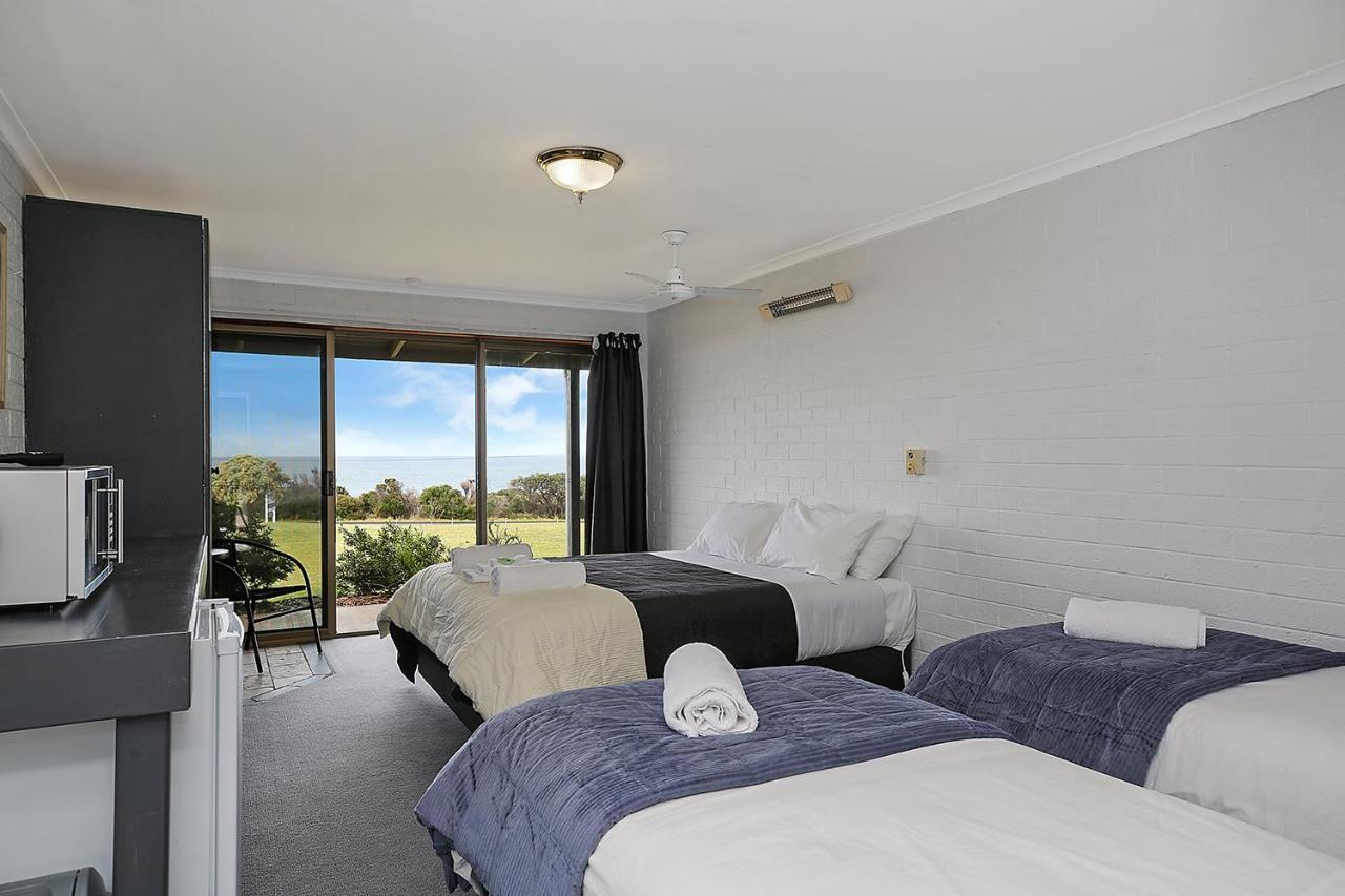 61 Ocean Road Motel Skenes Creek Exterior photo